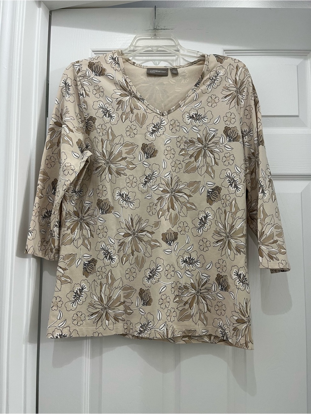 Croft & Barrow Beige Floral V-Neck Long Sleeve Top
